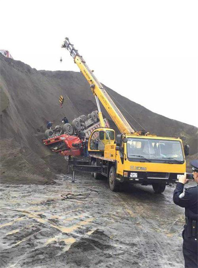 东兴上犹道路救援